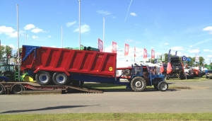 Leyland Tractor Unloading QM/1600 Agricultural Trailer at Highland Show